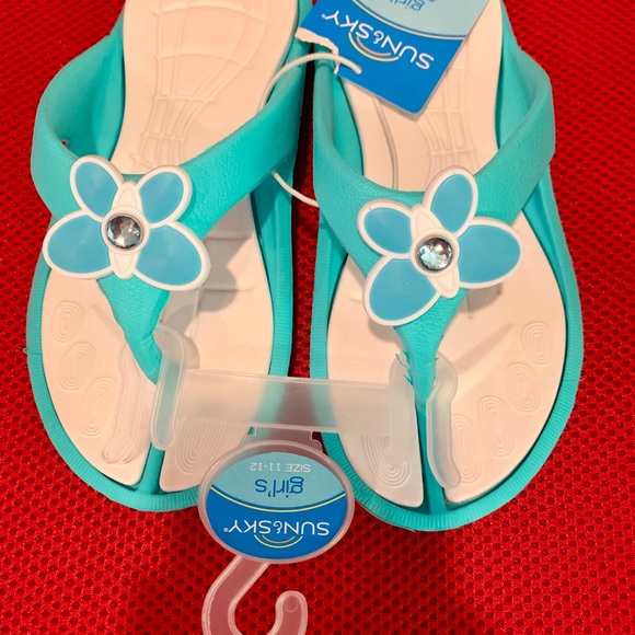 💐💐NWT - Toddler Girl Flip Flop Sandals - Picture 5 of 7